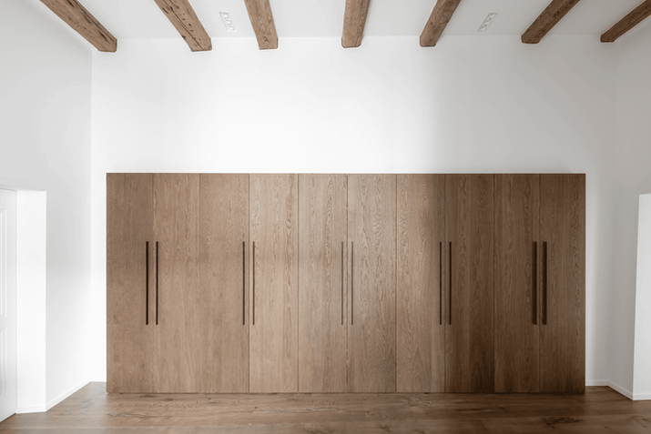 ASCENT - buto interjeras, sieninė spinta. YCL studio