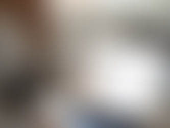 Person sucht online nach einem seriösen spiri