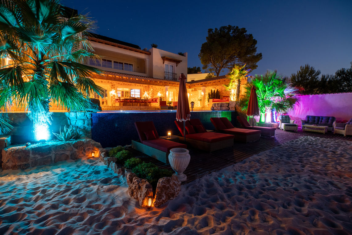 | Dateiname | Title | Description | Alt Text |
| ------------------------------------- | --------------------------------------------- | --------------------------------------------------------------------------------------------------------------------- | -------------------------------------------------------------------------- |
| MK4J4184.jpg | Private Beach Terrace – Luxury Villa Ibiza | White sand beach terrace with panoramic views over the golf course and hills of Ibiza at a luxury villa in Roca Llisa | private beach terrace luxury villa Roca Llisa Ibiza panoramic island views |
| MK4J4825.jpg | Elevated Beach Lounge – Ibiza Villa | Elevated private beach area with white sand and sweeping sunset views at an exclusive Roca Llisa villa on Ibiza | luxury Ibiza villa beach area white sand elevated sunset terrace |
| MK4J4821.jpg | Exclusive Beach Lounge – Roca Llisa | Intimate beach lounge setting within the private outdoor grounds of a luxury villa in Roca Llisa, Ibiza | exclusive beach lounge area private villa Roca Llisa Ibiza |
| MK4J4809.jpg | Private Sandy Sunbathing Terrace – Ibiza | Sunbathing terrace with white beach sand and open sky at a premium luxury property in Ibiza | private sandy sunbathing terrace luxury villa Ibiza |
| PhotoStudioIbiza-DSC09988.webp | White Sand Terrace – Luxury Villa Ibiza | Open-air beach terrace with white sand and panoramic island views at an exclusive villa in Roca Llisa | Ibiza luxury villa beach terrace white sand open panoramic views |
| PhotoStudioIbiza-DSC00800-HDR.webp | Beach Lounge by Night – Ibiza Villa | Illuminated poolside beach lounge with colourful palm lighting and wicker seating at a luxury Ibiza villa after dark | illuminated beach lounge poolside terrace luxury villa Ibiza night |
| PhotoStudioIbiza-DSC00782-HDR.webp | Private Beach & Pool at Night – Roca Llisa | Dramatic night-time view of the private beach and pool terrace with ambient lighting at a luxury villa in Roca Llisa | private beach pool terrace Roca Llisa Ibiza evening lighting |
| PhotoStudioIbiza-DSC00785-HDR.webp | Outdoor Night Atmosphere – Ibiza Luxury Villa | Atmospheric night-time beach lounge with ambient lighting and tropical palms at a private luxury estate on Ibiza | luxury villa Ibiza outdoor beach lounge ambient night atmosphere |
| PhotoStudioIbiza-DSC00312-Editar.webp | Poolside Beach Area – Exclusive Ibiza Villa | Elegant poolside setting with sand terrace and blue mosaic pool at a private luxury villa in Ibiza | elegant poolside beach area private luxury villa Ibiza |
| PhotoStudioIbiza-DSC00311.webp | Sand Terrace & Resort Living – Ibiza | Private sand terrace with resort-style outdoor living at an exclusive luxury property in Roca Llisa, Ibiza | exclusive Ibiza villa private sand terrace resort-style outdoor living |
| PhotoStudioIbiza-DSC00255.webp | Sun Loungers with Golf Course View – Ibiza | Premium sun loungers with red cushions on the beach terrace overlooking the Roca Llisa golf course and island hills | luxury sun loungers beach terrace Roca Llisa villa golf course view Ibiza |
| PhotoStudioIbiza-DSC00265-Editar.webp | Panoramic Beach Terrace – Roca Llisa | Panoramic outdoor beach terrace with elevated views across the island at an exclusive luxury villa in Ibiza | panoramic beach-style terrace exclusive Ibiza luxury property |
| PhotoStudioIbiza-DSC00297-Editar.webp | Private Outdoor Retreat – Ibiza Villa | Secluded sand terrace and relaxation area within the private grounds of a luxury villa in Ibiza | private Ibiza villa outdoor retreat sand terrace relaxation area |
| PhotoStudioIbiza-DSC00286.webp | Resort-Inspired Beach Zone – Ibiza | Resort-inspired beach zone with natural stone and tropical planting at a luxury villa on Ibiza | resort-inspired beach zone luxury villa Ibiza |
| PhotoStudioIbiza-DSC00232.webp | Elevated Views from the Beach Terrace – Ibiza | Luxury Ibiza property with private beach atmosphere and elevated panoramic views over the island | luxury Ibiza property private beach atmosphere elevated views |
| PhotoStudioIbiza-DSC00333-Editar.webp | Ganesh Sculpture by the Pool – Ibiza Villa | Hand-carved Ganesh sculpture beside the blue mosaic pool at a luxury villa in Roca Llisa, Ibiza | Ganesh sculpture poolside detail luxury villa Ibiza Roca Llisa |
| PhotoStudioIbiza-DSC00258-Editar.webp | Beach Terrace Lounge – Roca Llisa Ibiza | Styled beach terrace lounge area with premium outdoor furniture at a high-end villa in Roca Llisa, Ibiza | beach terrace lounge high-end villa Roca Llisa Ibiza |
| PhotoStudioIbiza-DSC00330-Editar.webp | Premium Outdoor Relaxation – Ibiza Villa | Sandy terrace with premium outdoor relaxation space and resort-style styling at a private luxury villa on Ibiza | private luxury villa Ibiza sandy terrace premium outdoor relaxation |