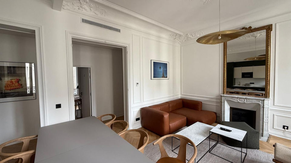 Salon rénové style parisien