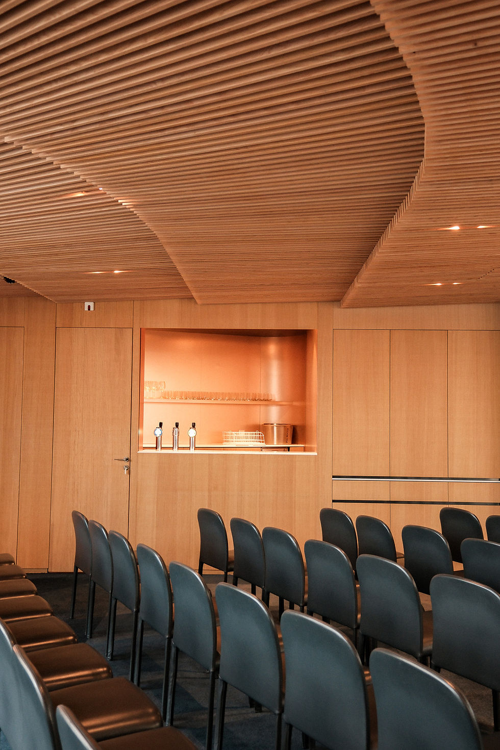 Salle modulable de 82m² à l'étage du restaurant Paris-Brest, idéale pour séminaires et événements à Rennes