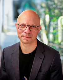 Alastair Santhouse photo expanded.png