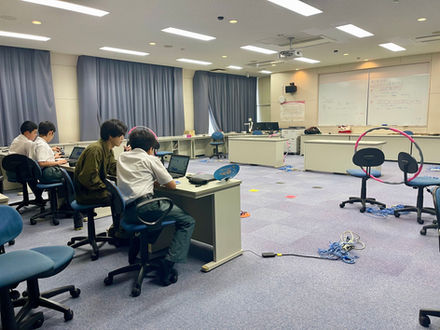 大阪明星学園でドローンプログラミング夏休み特別講座を20日間開催!