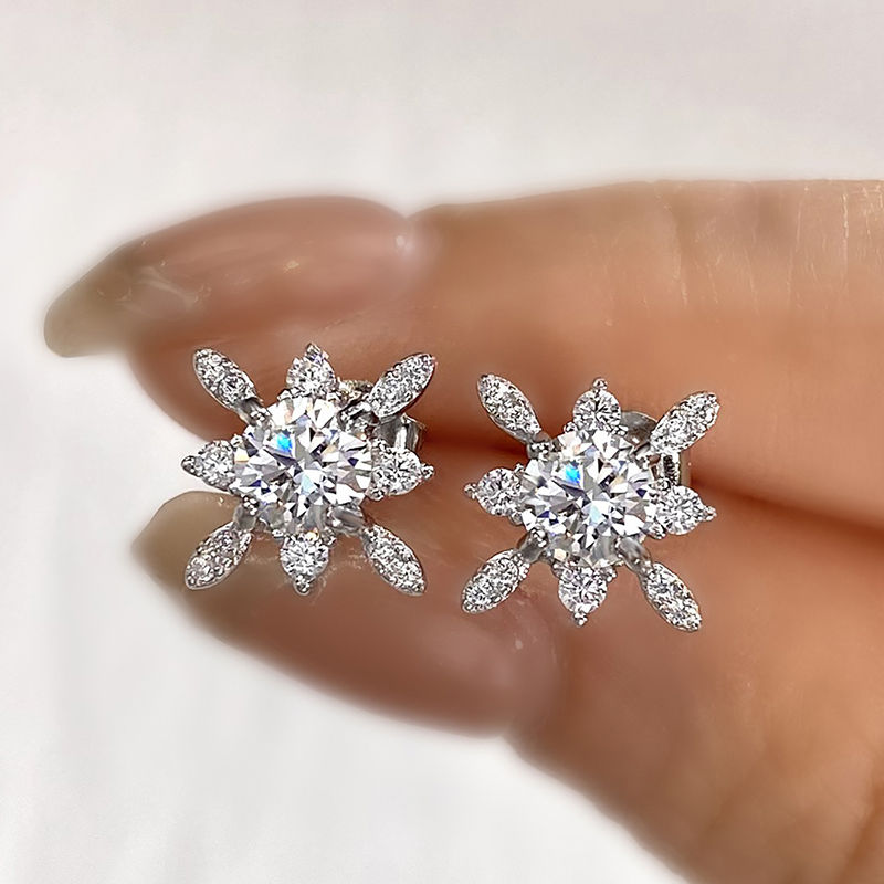 Miniature : Sparkling 0.5CT Moissanite Diamond Queen Stud Earrings for Women 925 Silver