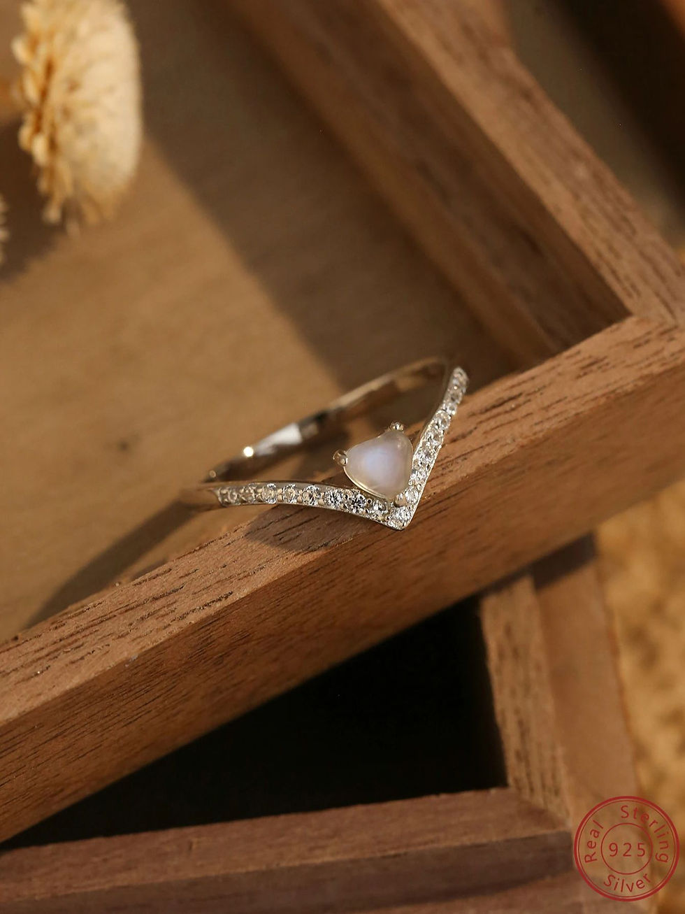 Miniaturbild: 2025 100% 925 sterling silver platinum heart inverted V moonlight stone ring