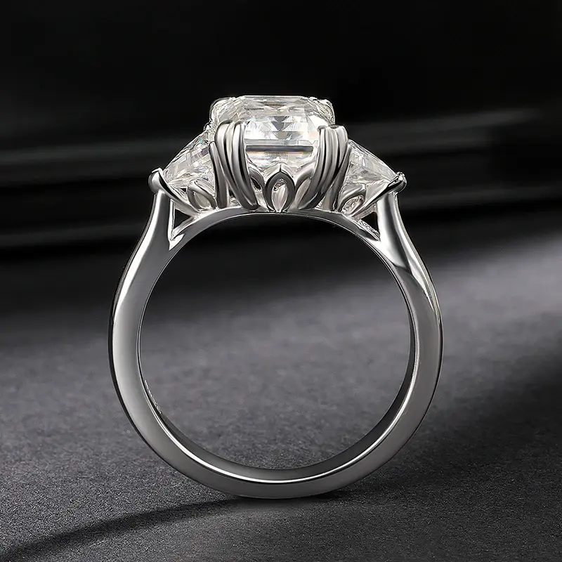 Miniaturbild: 3-Stone 4.6cttw Full D Color Moissanite Engagement Ring Round Trillion Cut Diamo
