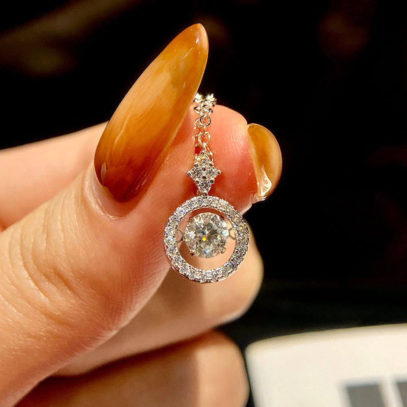 Miniaturbild: Glittering 0.5CT Round Certified Moissanite Diamond Engagement Necklace ForWomen