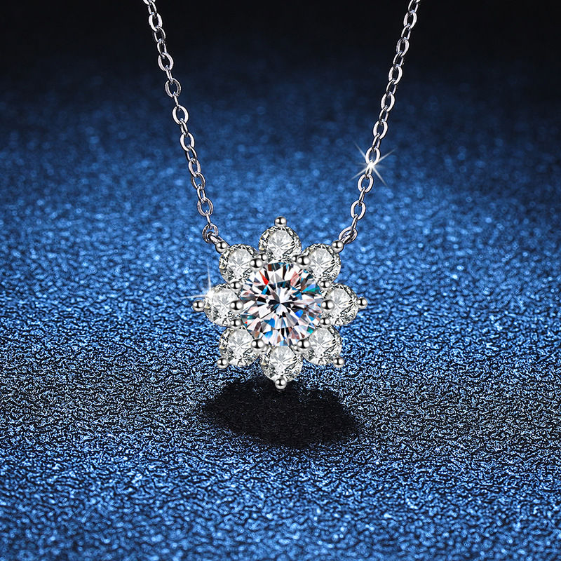 الصورة المصغرة: 100% Real 1 Carat Sunflower Moissanite Pendant Necklace for Women 925 Sterling S