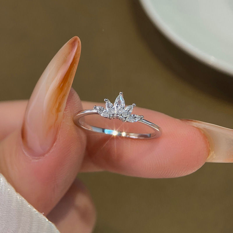 الصورة المصغرة: White Zircon Personalized Marquise Crown Ring for women Engagement 925 Silver