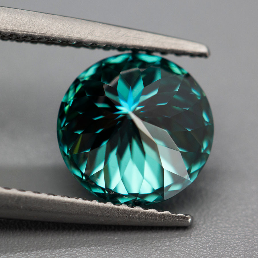 Miniaturbild: Top Emerald Green Love 100 Cut Moissanite Stone 100 Faced Cut Moissanite