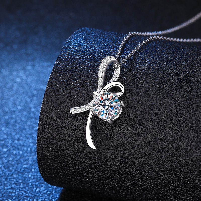 Trendy D Color 1CT 6.5mm Moissanite Pendant Necklace for Women 925 Silver Plated