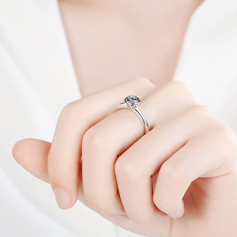 الصورة المصغرة: Certified 0.5-5 Carat Moissanite Ring VVS Round Cut Lab Diamond Solitaire Ring
