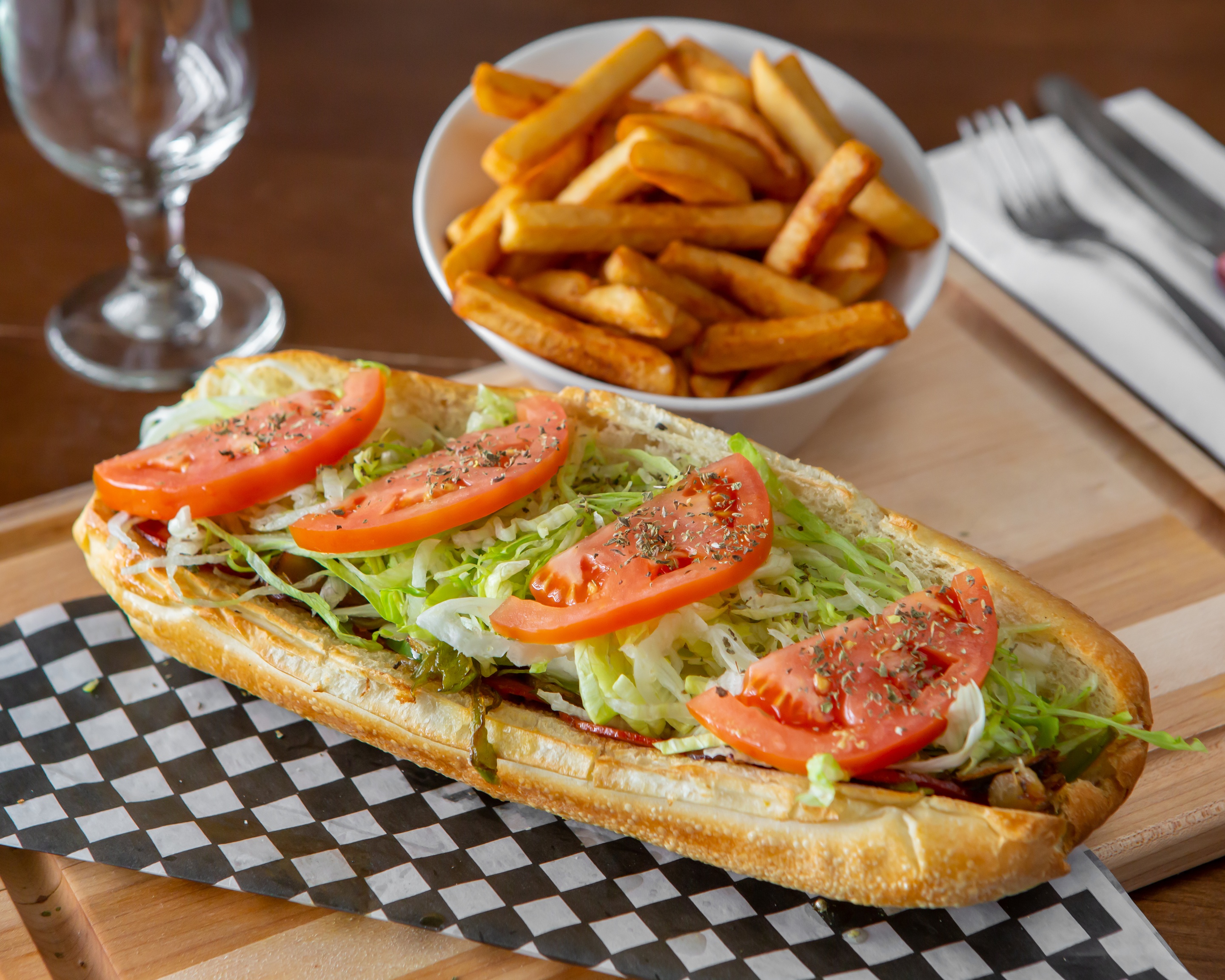 Sous-marin tout garni et frites