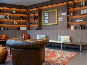 Décoration florale d'objets seconde main