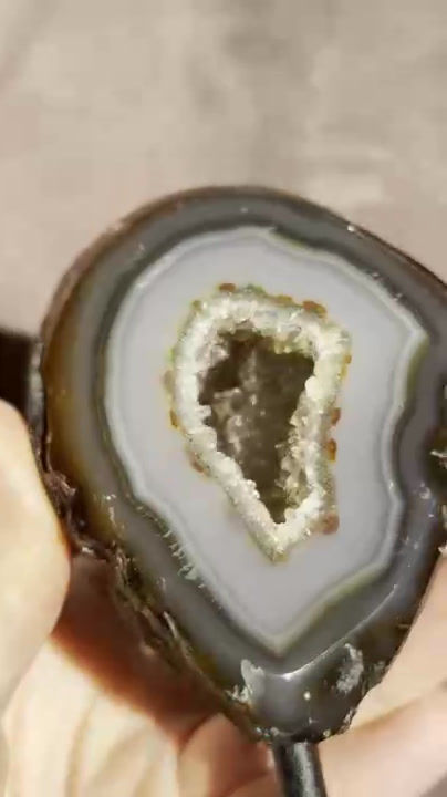 Thumbnail: Agaat druzy op standaard