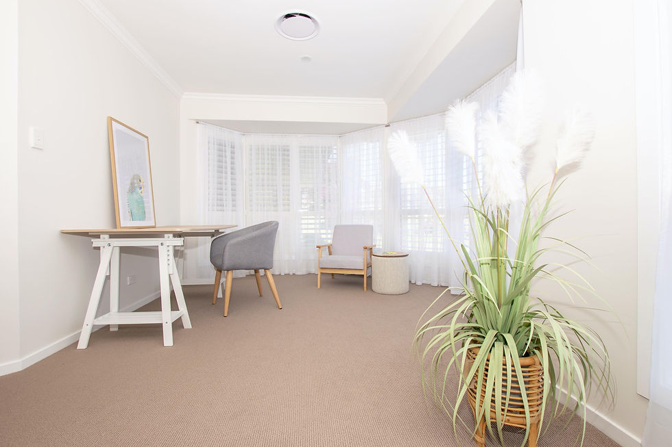 Study / Front sunroom