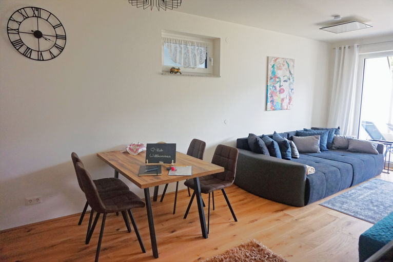 Ferienwohnungen Karasek mit Seeblick Top 3 Wohnraum