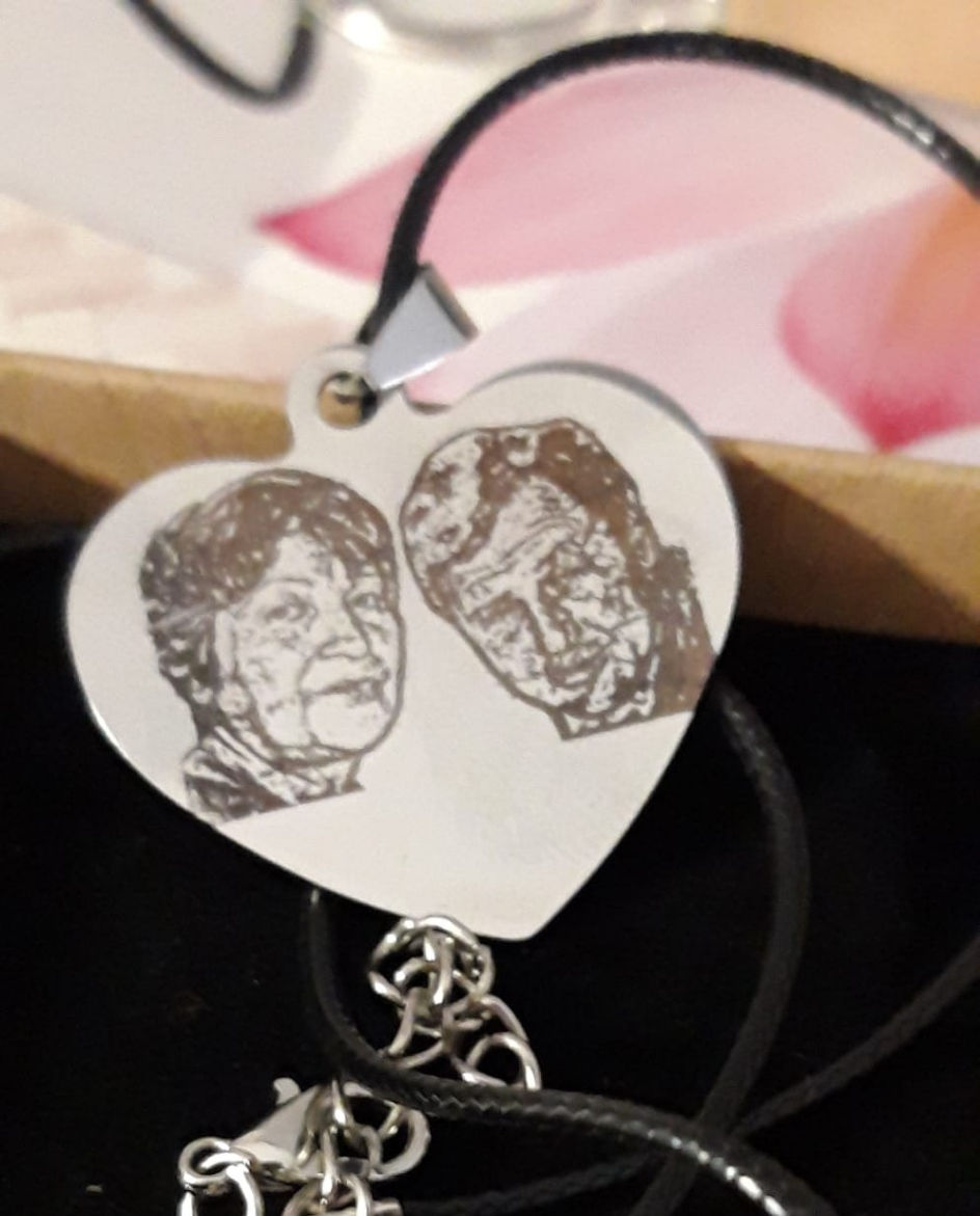 Miniature : Gravure sur pendentif en acier inoxydable 