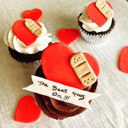 Buttercream w/Custom Fondant Toppers