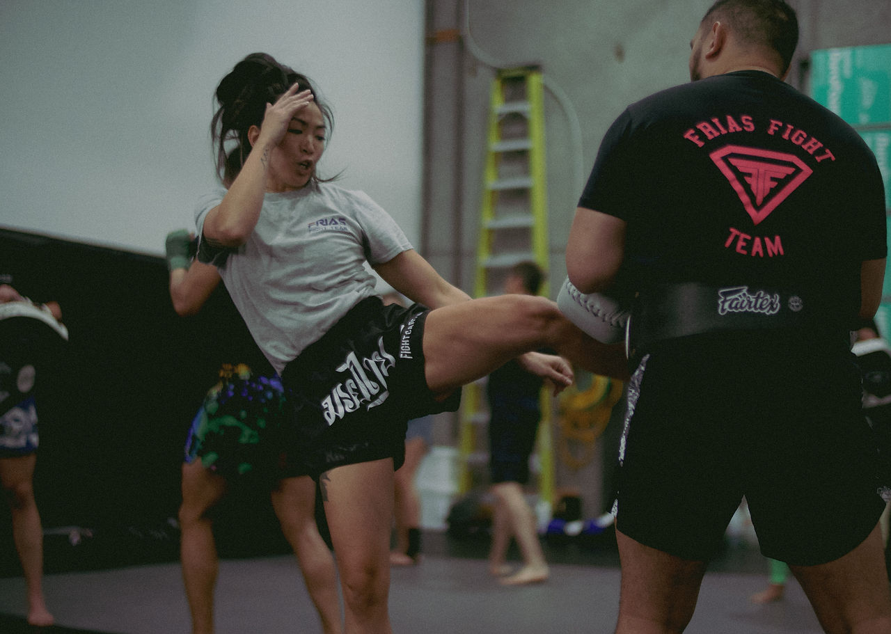 serena solo kicking thai pads.JPG