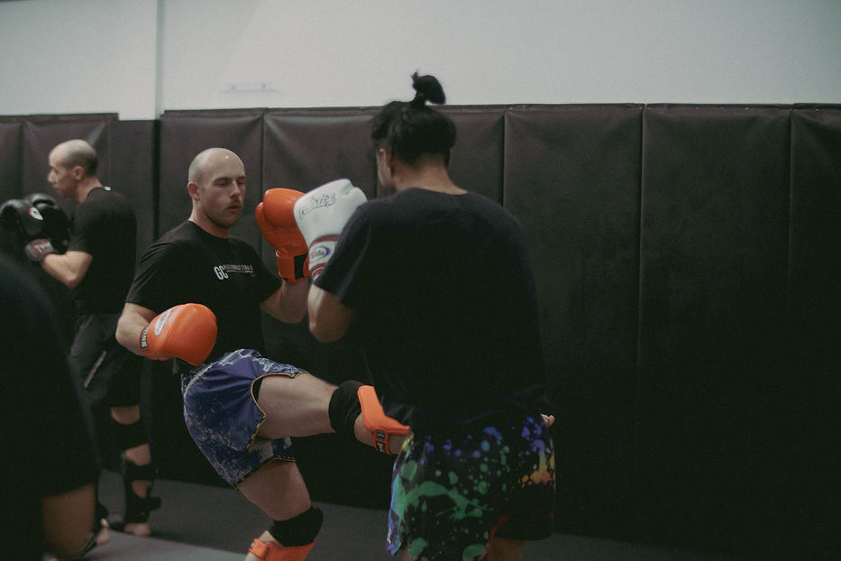 justin low kick.JPG