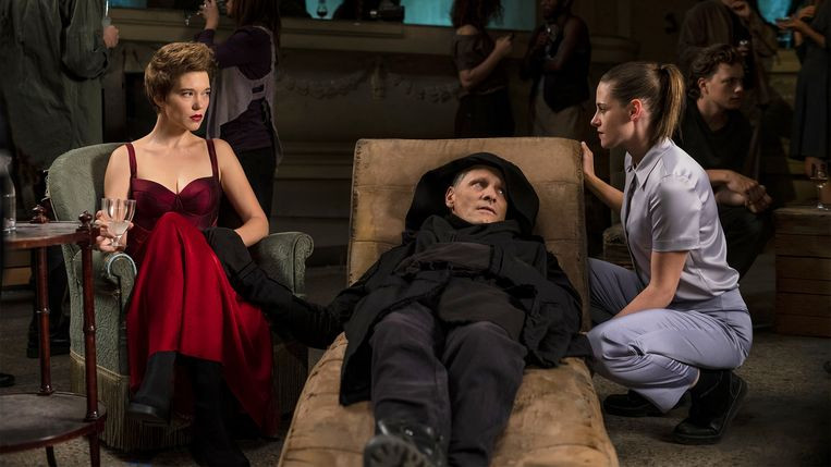 Léa Seydoux, Viggo Mortensen en Kristen Stewart in 'Crimes of the future'.