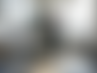 Le responsable des services généraux supervise le bon fonctionnement des systèmes depuis son bureau situé dans l’angle.