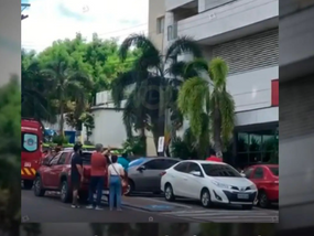 Um princípio de incêndio foi registrado no fim da manhã desta quarta-feira (22), no condomínio de luxo Palm Beach, localizado no Conjunto Morada do Sol, no Aleixo, zona sul.