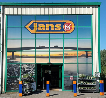 Jans shop_edited.jpg