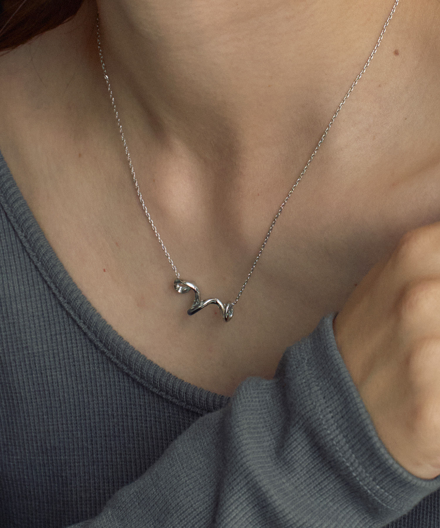 ウェーブ ツイスト ネックレス