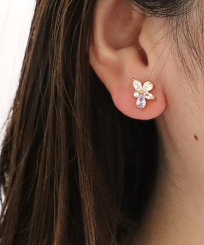 組曲ジュエリー キュービックジルコニア　淡水パール　フラワーモチーフ　ピアス surgical stainless]キュービックジルコニア フラワー パール