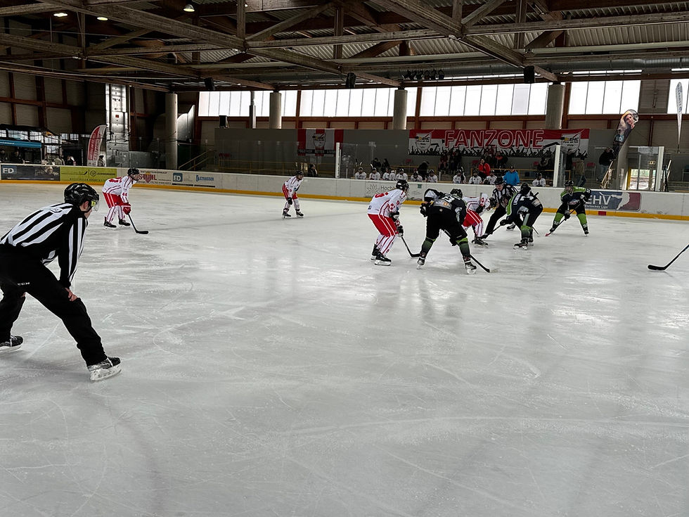 Face Off zwischen EHC Fire on Ice Wels 2 und den Traunsee Sharks 3 in der OÖAHL.