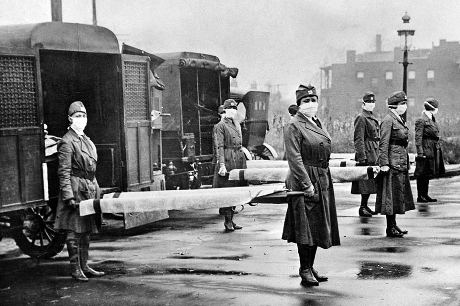 St. Louis 1918: Das Rote Kreuz im Einsatz. Krankenschwester sind im Gegensatz zu den etwas älteren Ärzten die ersten, die sterben; die Verlustquoten derjenigen, die sich eigentlich um die Kranken kümmern müssen, sind enorm. Copyrights: Everst Collection/Imago Images.