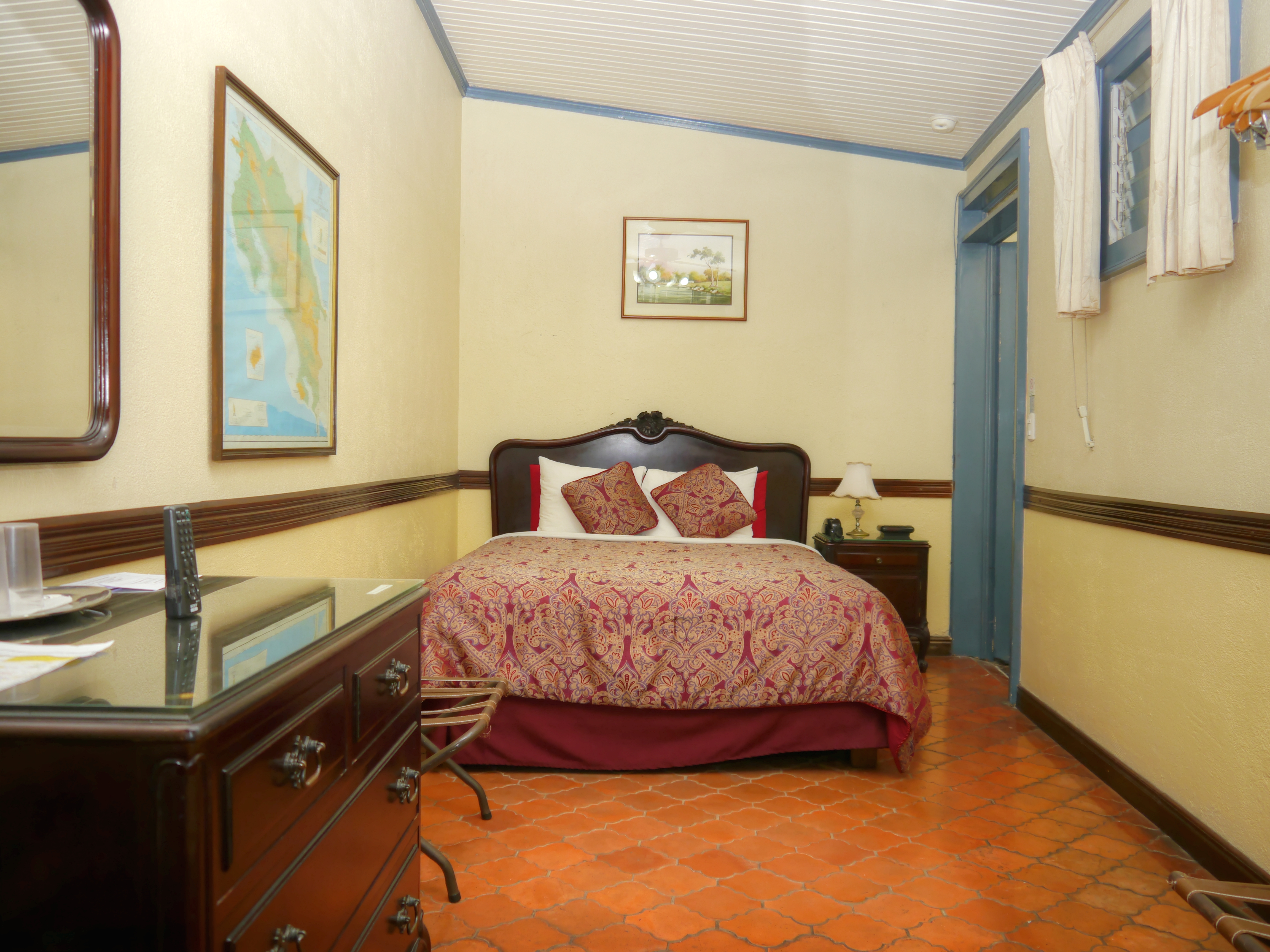 Economy Room