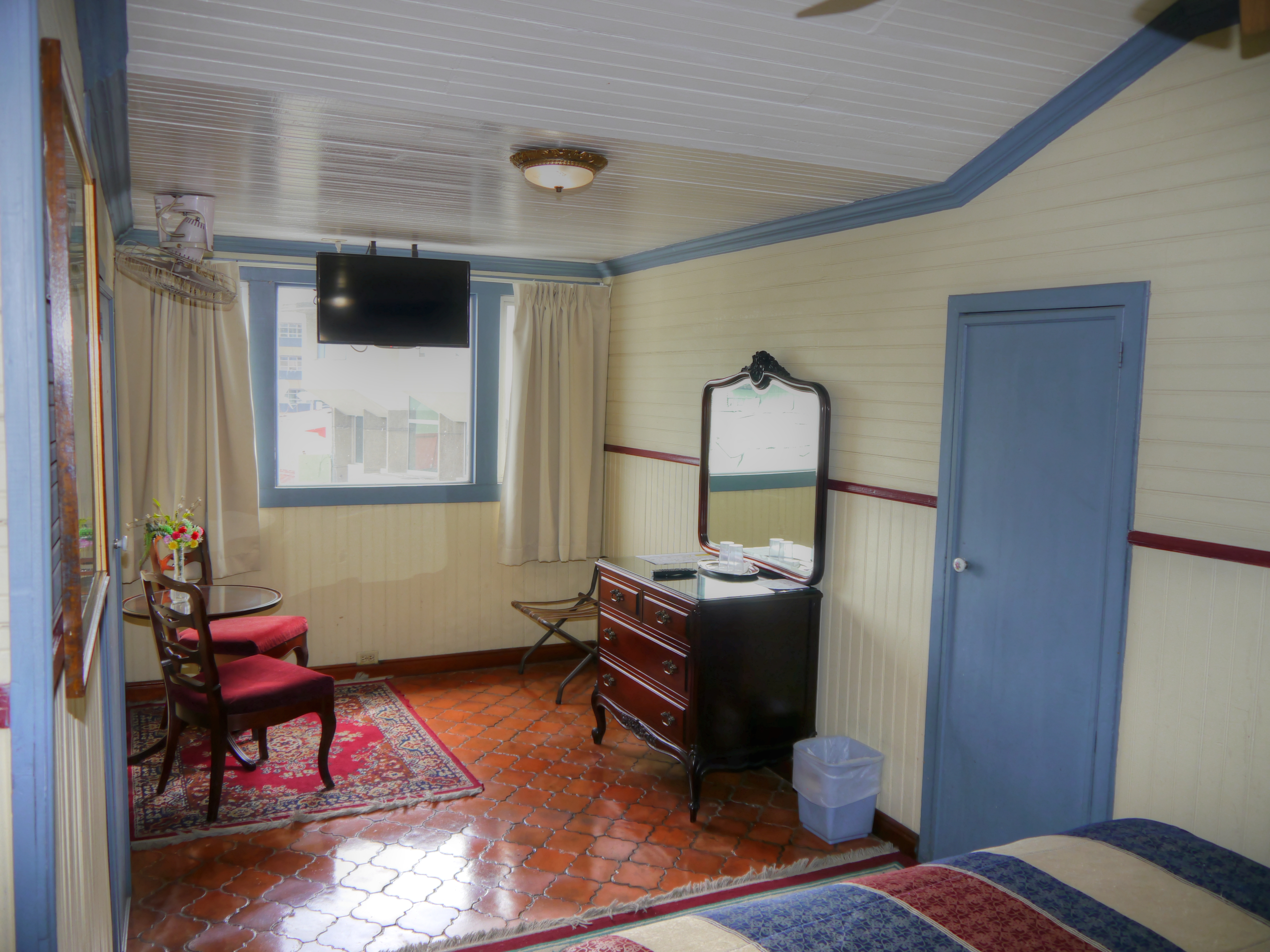 Economy Room