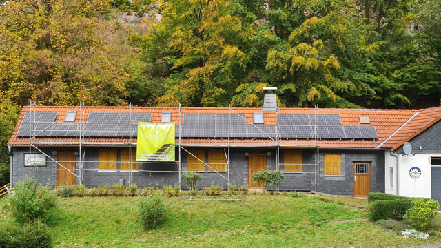 DRK Gießübel Bergwacht Stützpunkt  mit Solaranlage von Sunvitec GmbH Thüringen
