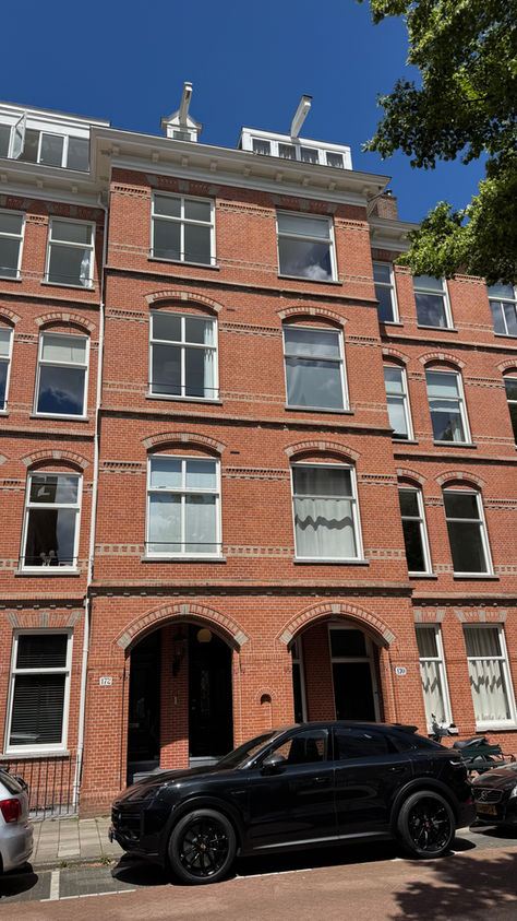 Een appartemetencomplex aan de vondelstraat in Amsterdam