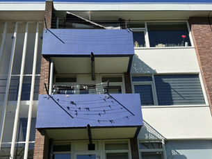 Balkondoorvoeren in een appartementencomplex