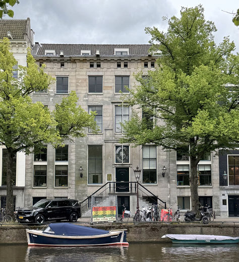 Prachtig appartementen complex uit de zeventiende eeuw aan de Keijzersgracht in Amsterdam