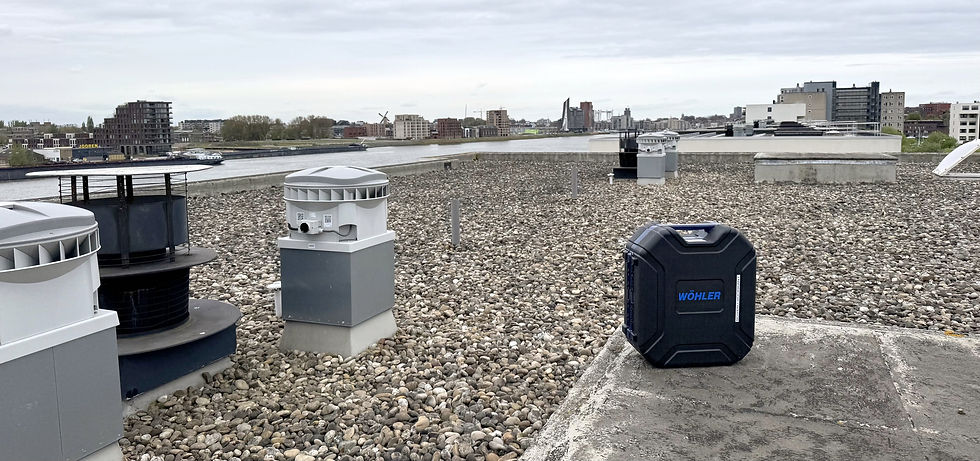 Aanvang inspectie rookgasafvoer Pontonniersweg in Papendrecht op het dak