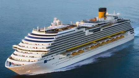 Costa Diadema em navegação