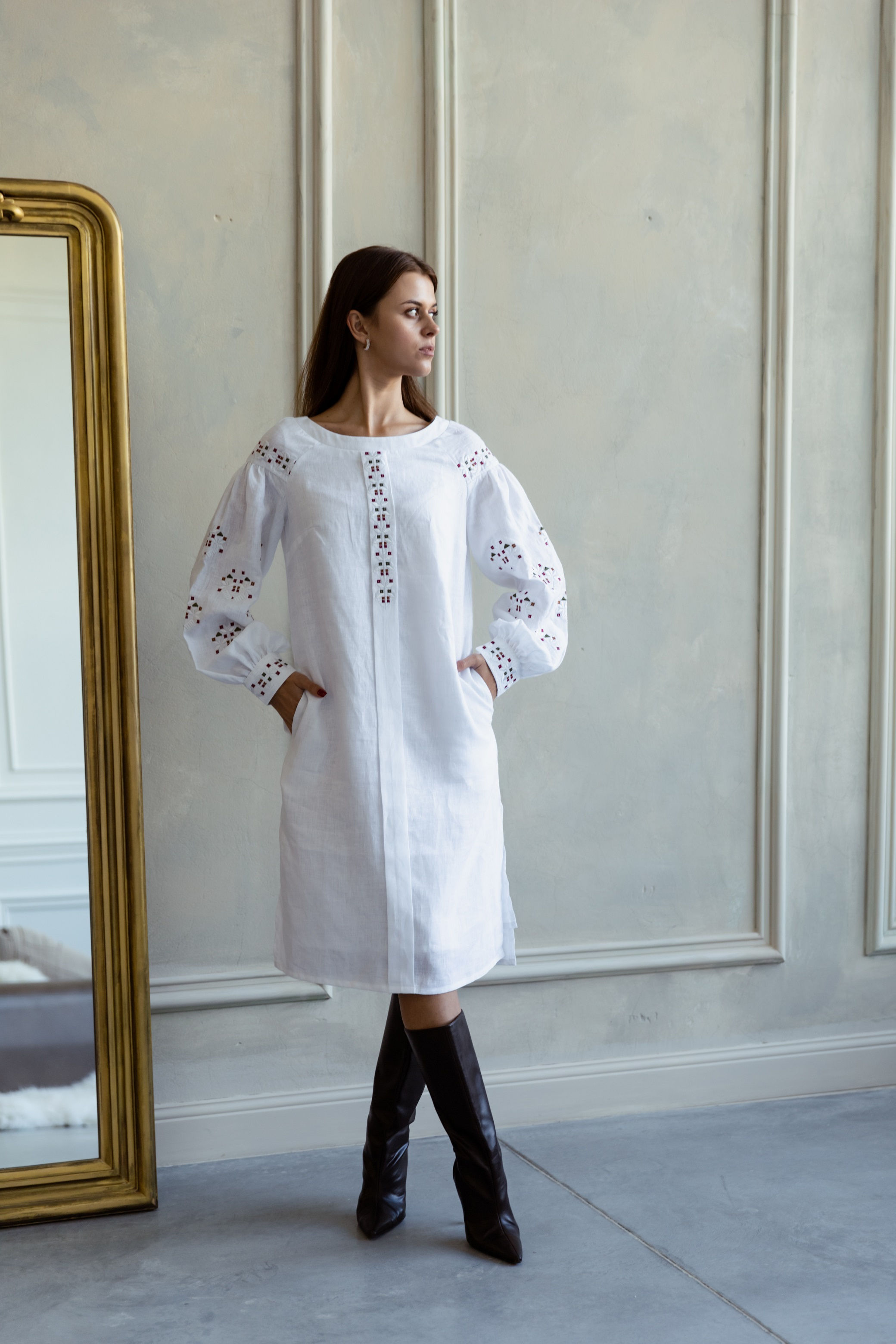 Вишиванка жіноча – сукня 722 на моделі