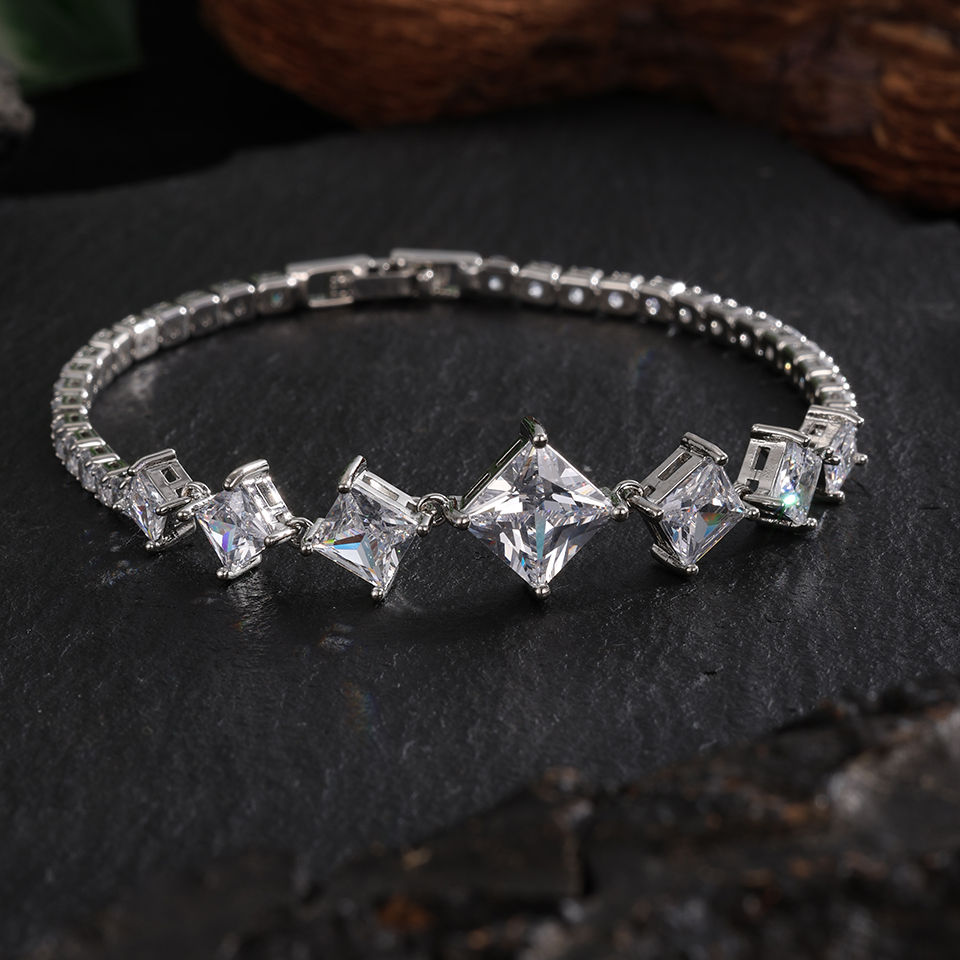 Thumbnail: ZAKOL Heart Zircon Link Bracelet