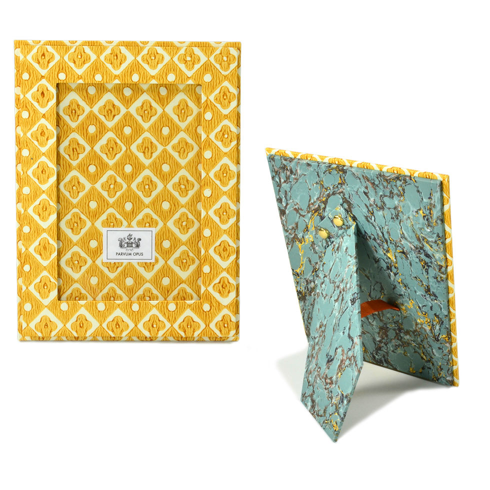 EaselBack Picture Frames Parvum Opus