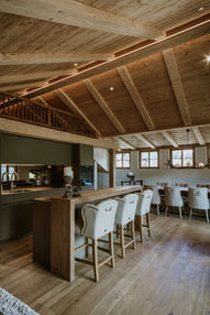 Dachschräge und Galerie im harmonischen Zusammenspiel