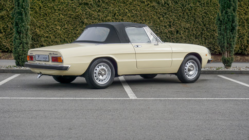 Alfa_Romeo_Spider_2000_0012_2048x1365.JP