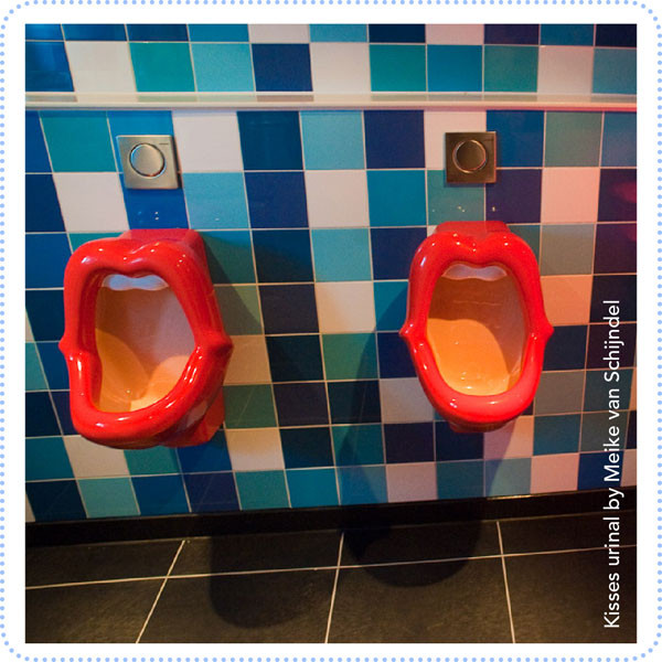 Thumbnail: Kisses urinal back-inlet