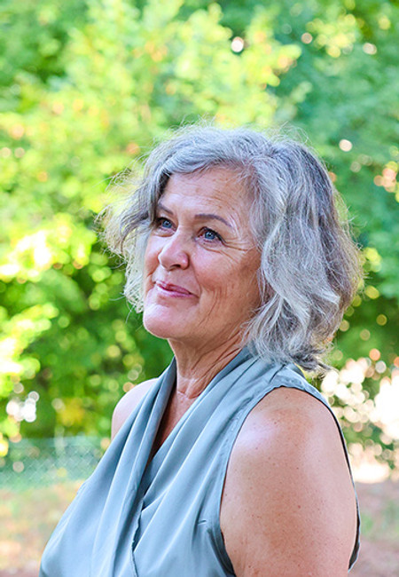 Marie-Ange-Aubert-Reiki-Medium-Var-Portrait-2.jpg