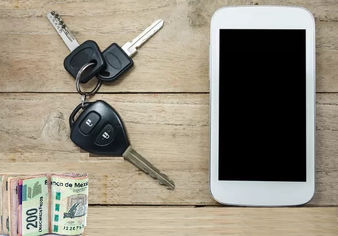 ¿Debemos desinfectar las llaves, teléfono y dinero al volver a casa?