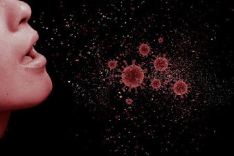 La diferencia entre contagio de coronavirus por gotas o por vía aérea